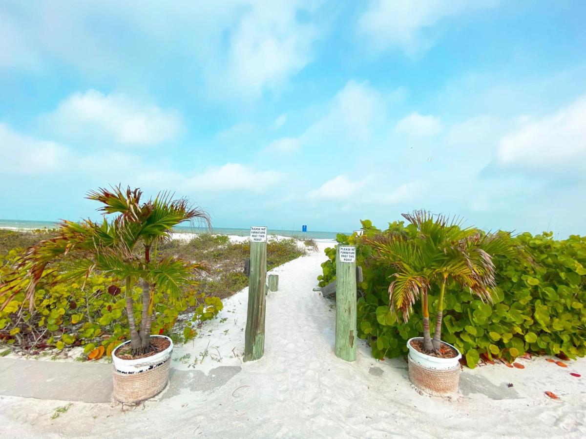 Nautical Watch Aparthotel Belleair Beach Exterior foto