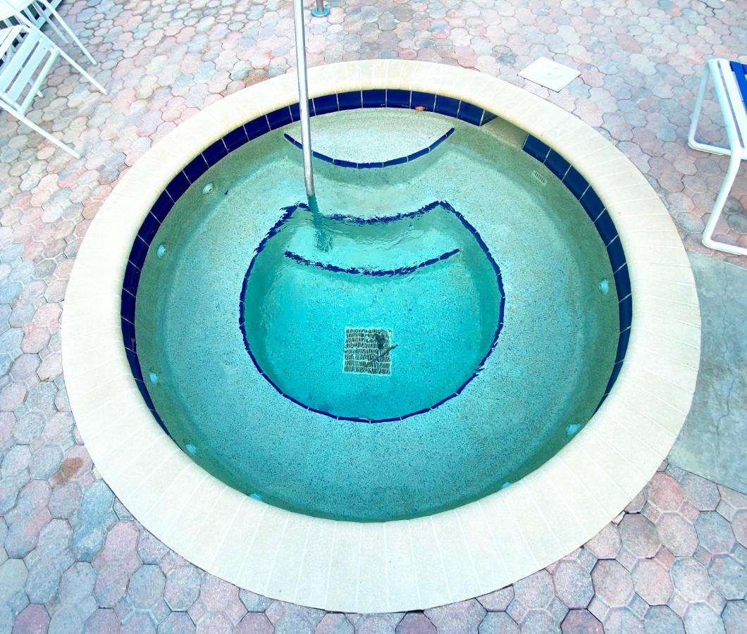 Nautical Watch Aparthotel Belleair Beach Exterior foto