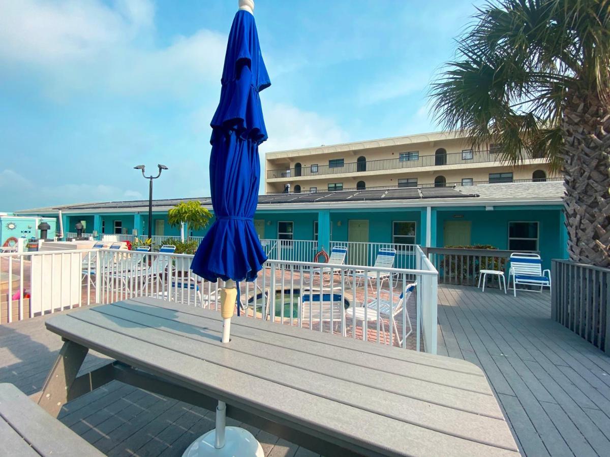 Nautical Watch Aparthotel Belleair Beach Exterior foto