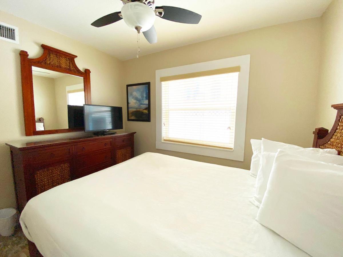 Nautical Watch Aparthotel Belleair Beach Exterior foto