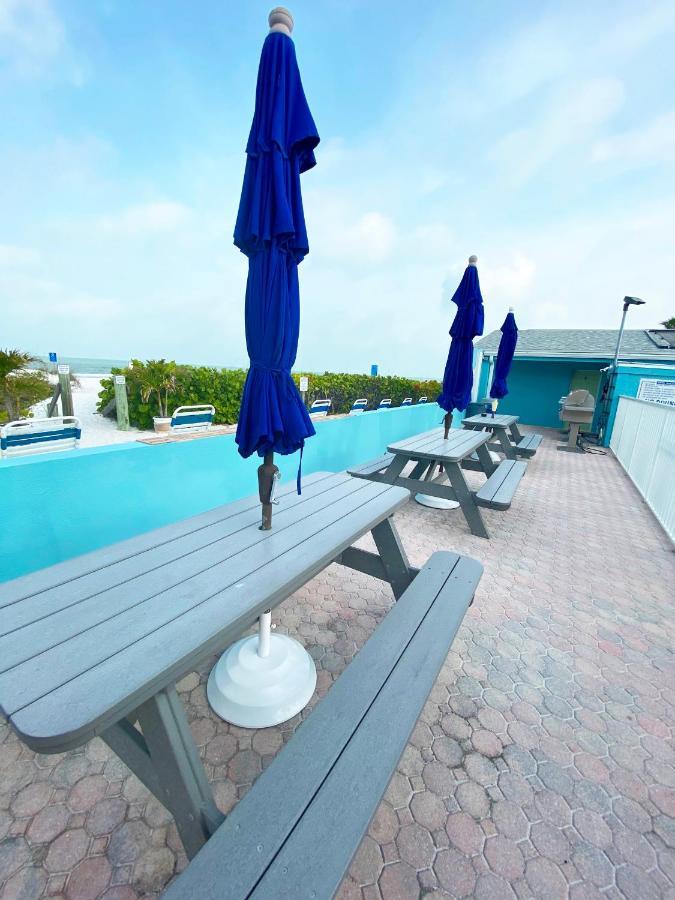Nautical Watch Aparthotel Belleair Beach Exterior foto
