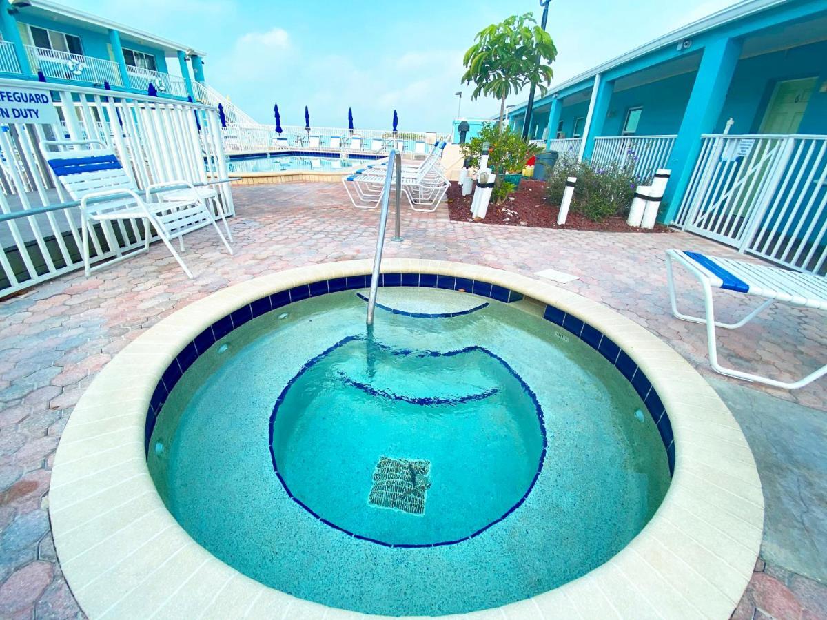 Nautical Watch Aparthotel Belleair Beach Exterior foto